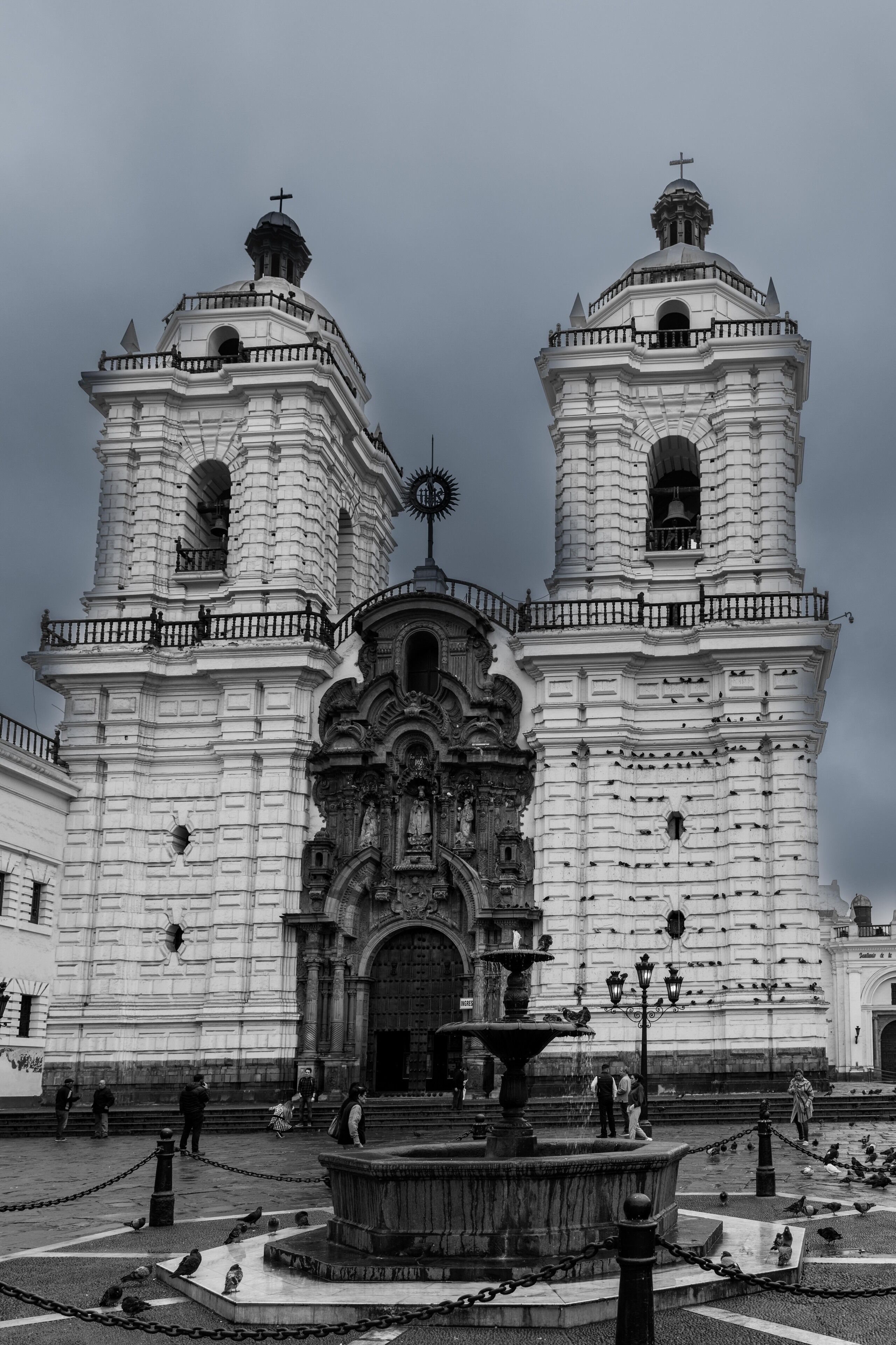 The original structure was constructed in the mid-1500’s but destroyed by an earthquake in the 17th century.  The San Francisco convent was rebuilt in the latter part of the 17th century in baroque architecture by Portuguese architect Constantino de Vasconcellos.