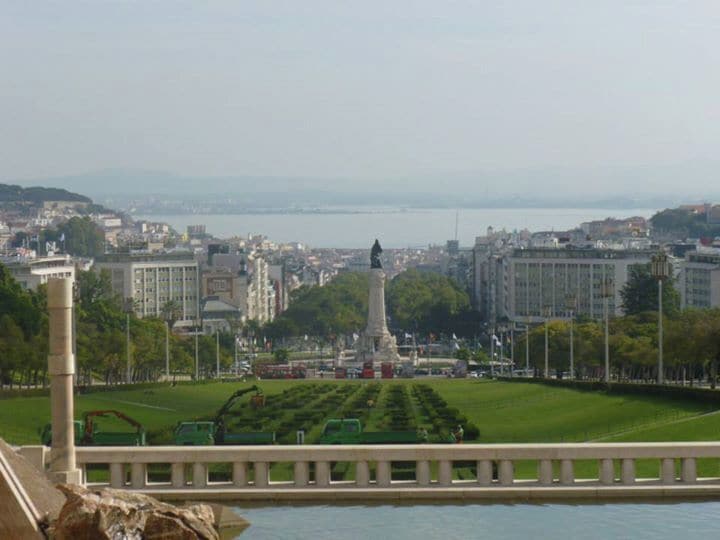 One of my favourite cities in the entire world! I loved the architecture and layout of the whole city. This was the view from the top Parque Eduardo VII (I think!).