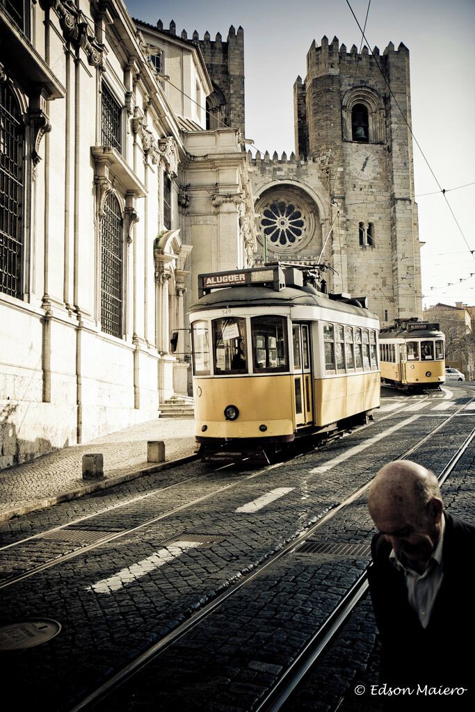 Lisboa: O bondinho passa lentamente em fronte à Catedral da Sé

http://www.phototravel360.com/europa/portugal/lisboa/

