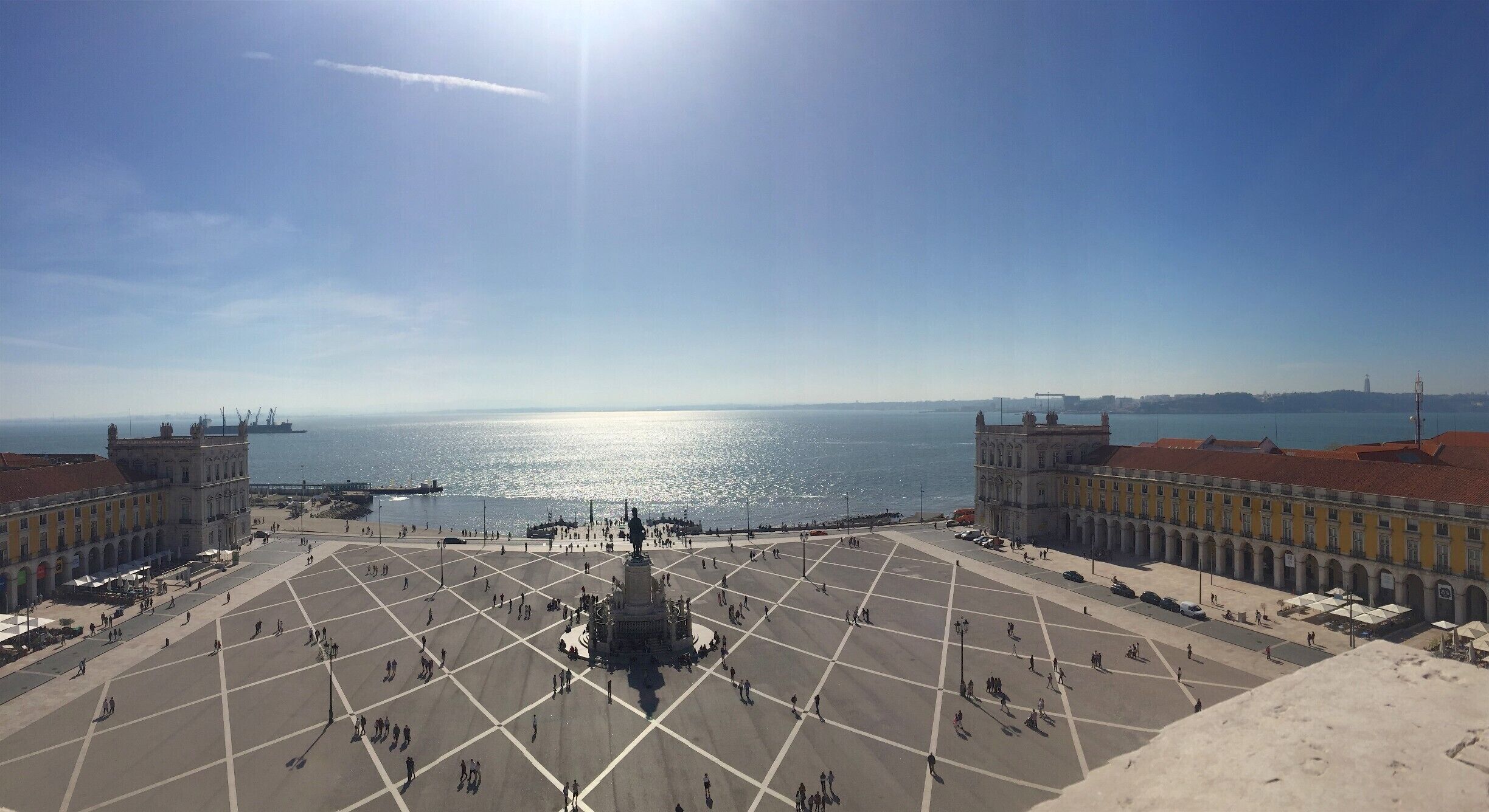 Climb up one of Lisbon’s iconic buildings, Arco Triunfal, for a unique view on Praça do Comerçio.