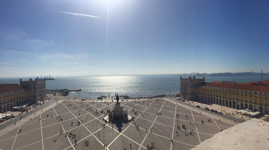 Climb up one of Lisbon’s iconic buildings, Arco Triunfal, for a unique view on Praça do Comerçio.