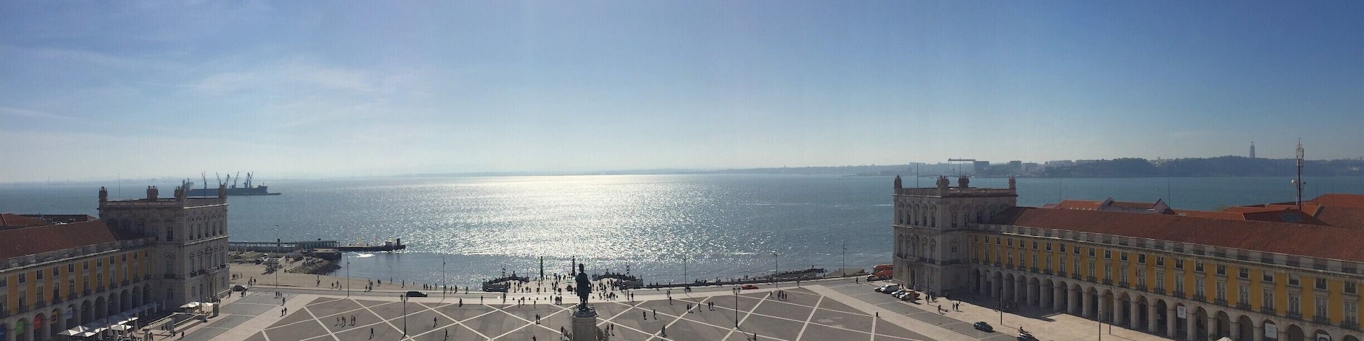 Climb up one of Lisbon’s iconic buildings, Arco Triunfal, for a unique view on Praça do Comerçio.