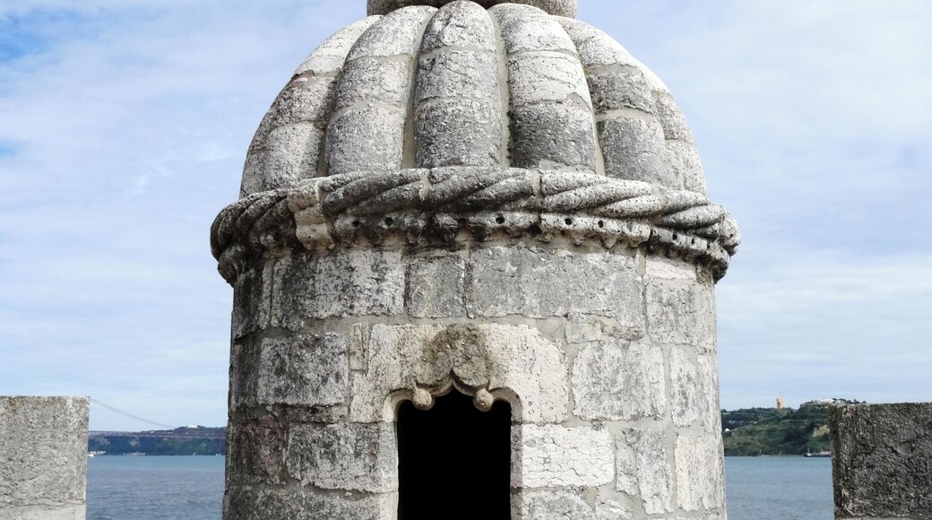 #Portugal #Lisbon #Lisboa
Torre de Belém - Lisboa - Portugal
Saindo de Lisboa, a bordo de um navio de cruzeiro, fui apreciando toda a beleza da cidade de Lisboa. Uma das atrações que mais me chamou a atenção foi a belíssima Torre de Belém. Resolvi naquele momento que voltaria e de fato voltei. A torre, em estilo manuelino, foi construída no início do século XVI pelo arquiteto e escultor Francisco de Arruda. Já foi forte, calabouço, alfândega e farol. A Torre de Belém é Patrimônio Mundial da Unesco desde 1983 e uma das sete Maravilhas de Portugal.
Leaving Lisbon, aboard a cruise ship, I was enjoying all the beauty of the city of Lisbon. One of the attractions that most attracted my attention was the beautiful Torre de Belém. I decided at that moment that I would return and in fact I returned. The tower, in Manueline style, was built in the early 16th century by the architect and sculptor Francisco de Arruda. It was fort, dungeon, customs, and lighthouse. The Torre de Belém is a UNESCO World Heritage Site since 1983 and one of the Seven Wonders of Portugal.