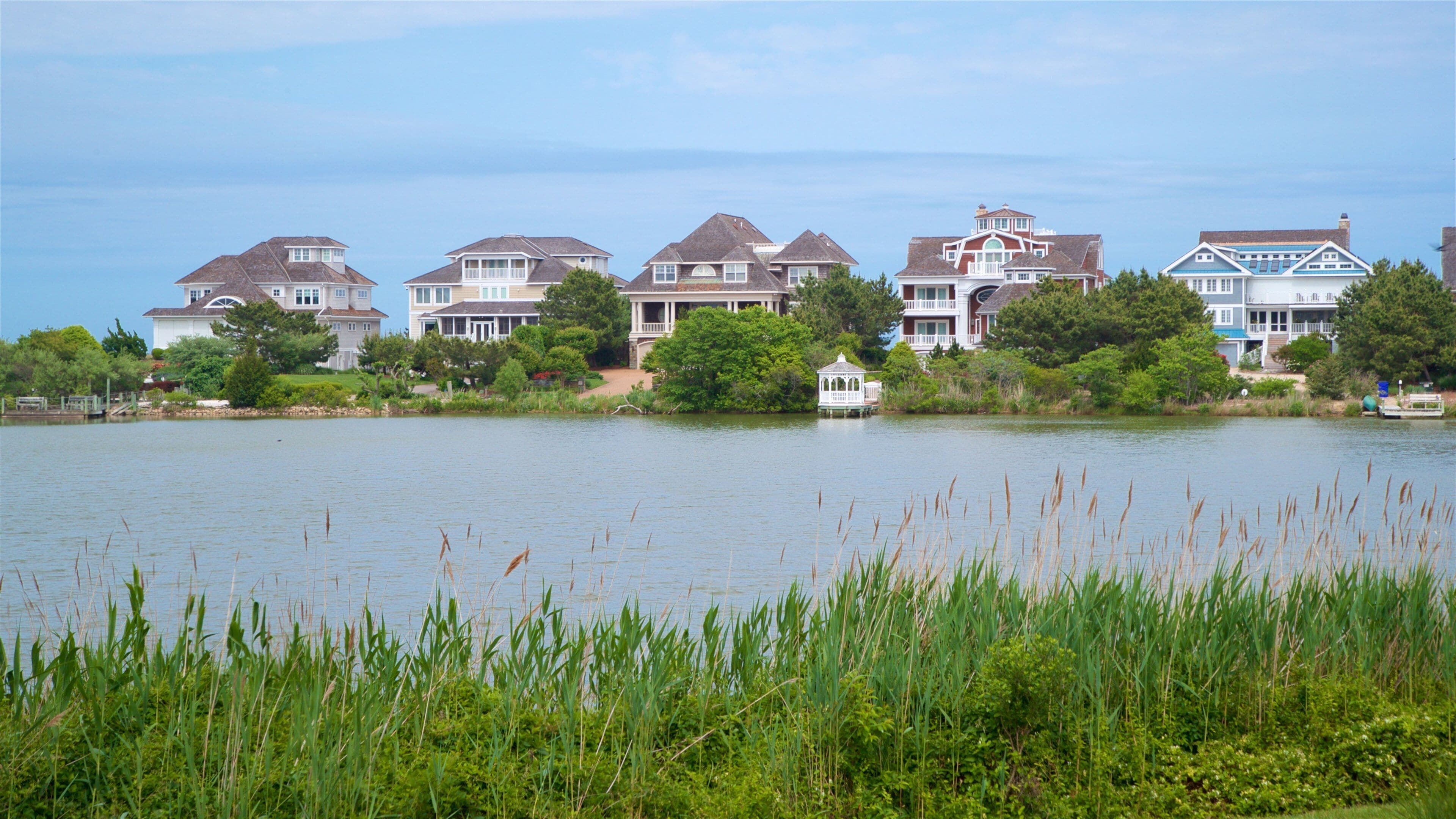 Delaware showing a lake or waterhole