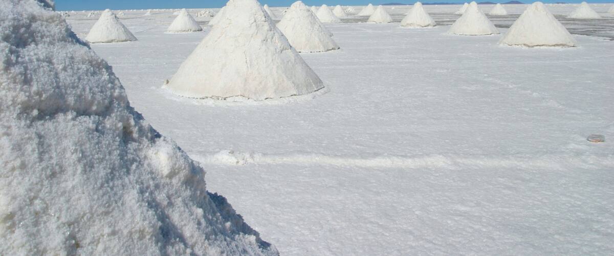 Salar de Uyuni featuring a lake or waterhole