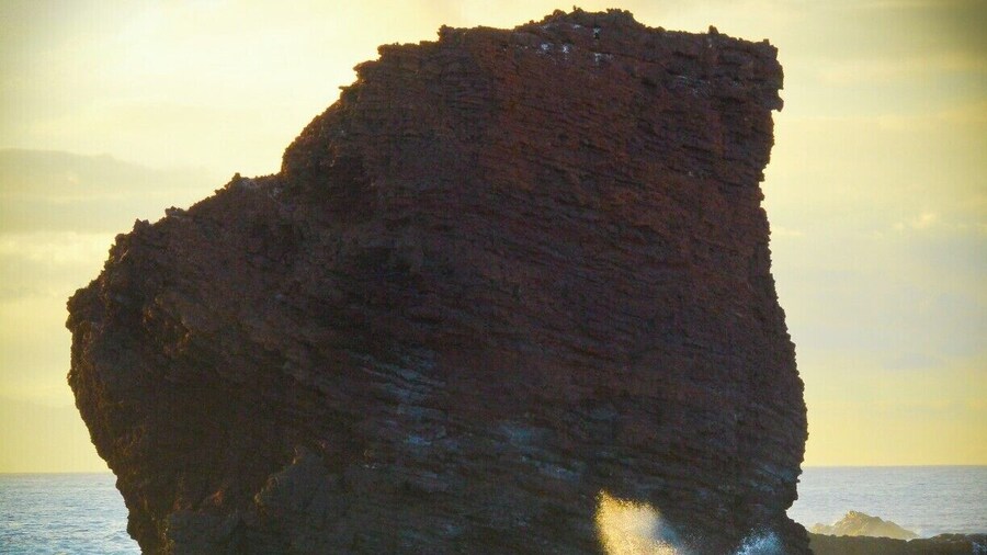Behold... Puu Pehe, known as “Sweetheart Rock”.
This is Lanai’s most notable landmark and the setting for one of Hawaii’s epic legends.
Story goes a hottie princess from Maui was "captured" by a young warrior from Lanai. He made her his wife and he was so smitten with her beauty and... apparently so insecure that he was afraid to let other men see her so kept her in a sea cave near the rock when he was away. One day the weather suddenly changes, the surf slams the area, and... yup, one less princess. The warrior rushed back to the cave, but it was too late, he climbed the steep rock where he buried her in a tomb and then overcome with grief leapt to his death.
Moral of story might be... um, don't abduct women and lock them in caves.