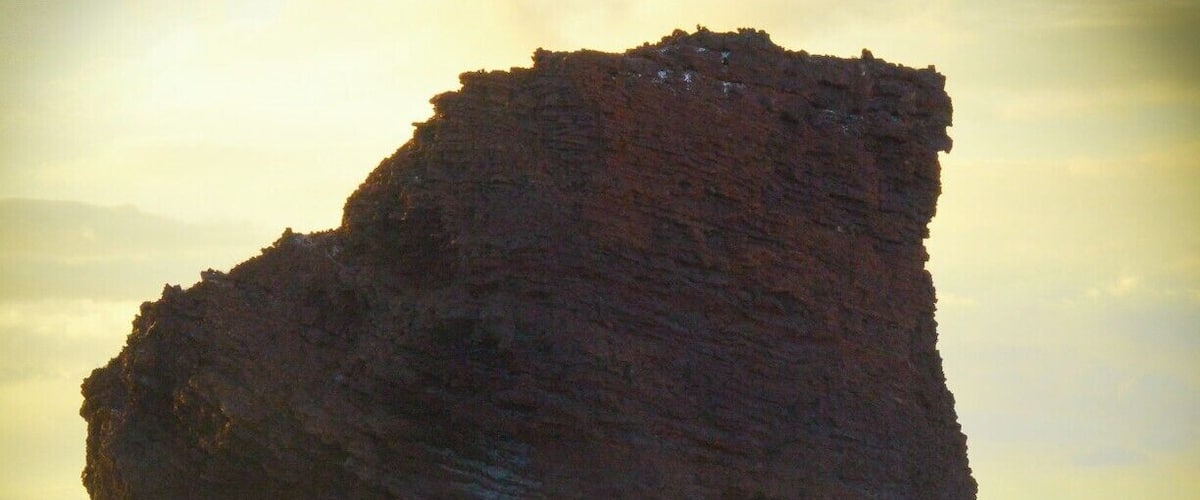 Behold... Puu Pehe, known as “Sweetheart Rock”.
This is Lanai’s most notable landmark and the setting for one of Hawaii’s epic legends.
Story goes a hottie princess from Maui was "captured" by a young warrior from Lanai. He made her his wife and he was so smitten with her beauty and... apparently so insecure that he was afraid to let other men see her so kept her in a sea cave near the rock when he was away. One day the weather suddenly changes, the surf slams the area, and... yup, one less princess. The warrior rushed back to the cave, but it was too late, he climbed the steep rock where he buried her in a tomb and then overcome with grief leapt to his death.
Moral of story might be... um, don't abduct women and lock them in caves.