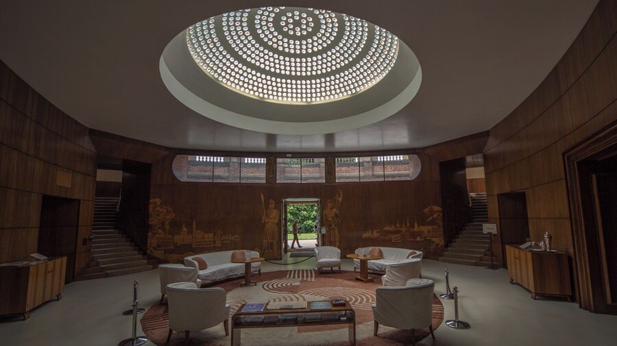 Foyer Eltham Palace
Once a Medieval Palace and then a Tudor one ,with a rich Royal history stretching back to William the Conquerer.
It was left to nature and neglect, until Stephen and Virginia Courtald, the textile magnates. constructed an Art Deco mansion,amongst the ghosts, in 1933..
The combination of Art Deco, which is fused with the Medieval, marrying the modern to a 13th Century Great hall, is unique in the world. #Culture #History