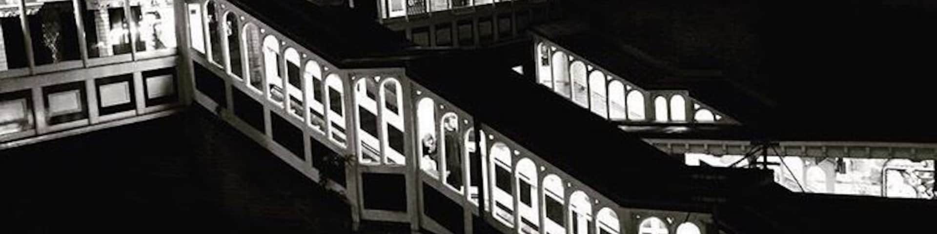 Denmark hill station at. Night look like something out of scene from old vintage Italian movie 🎥 like cinema paradiso 🤓