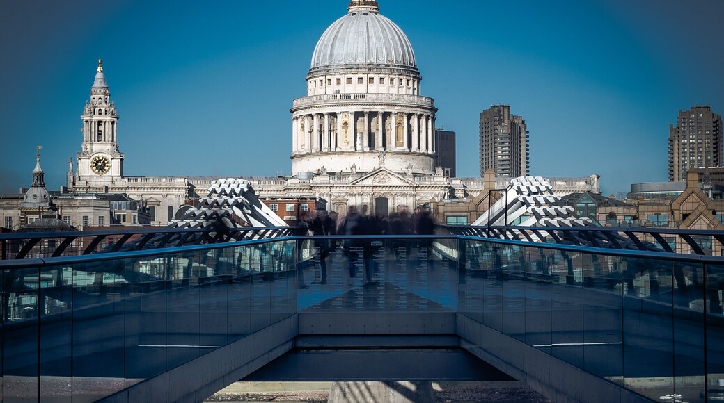 Again another extremely popular place to photograph St Paul's cathedral but had to add it to my portfolio. Photographed from the opposite end of Londons Millenium Bridge.