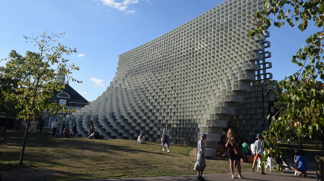 This was an amazing piece of art that hid a cafe inside and served the most divine ice cream I have tasted.