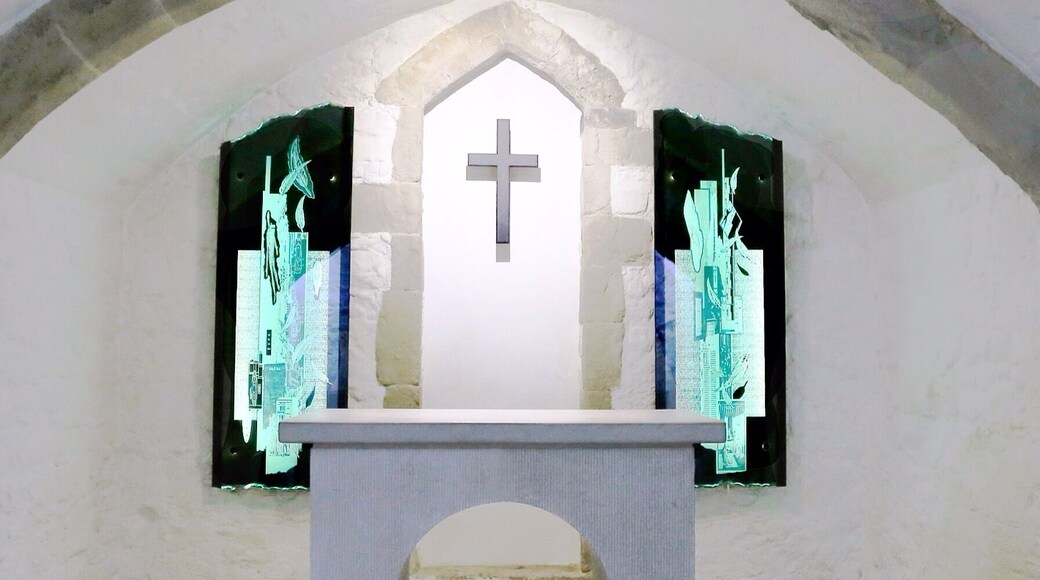 St. Bride's Church on Fleet Street in London is tucked away in the medieval area of Blackfriars. The church is home to a medieval crypt whose c. 500 AD walls you can still see, and best of all, the Lady Chapel. This chapel is from the medieval period, redone after the First World War. A wonderful, peaceful setting to center yourself. #architecture #london #church #history #medieval