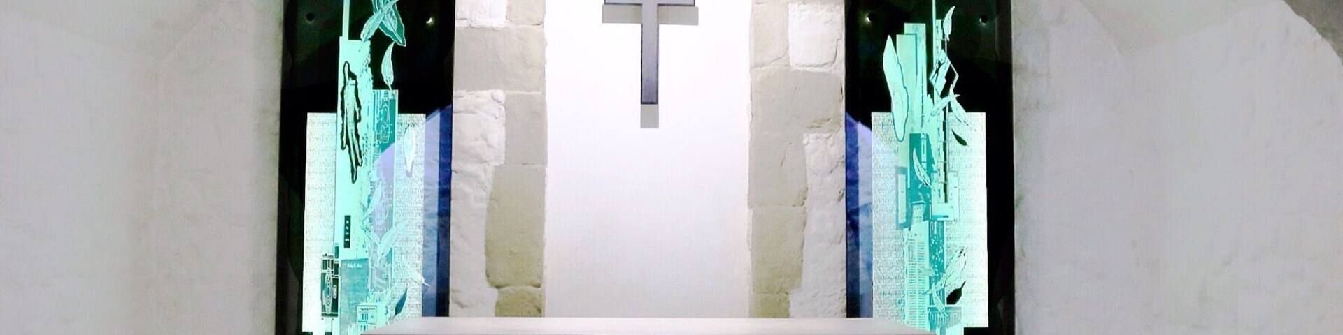 St. Bride's Church on Fleet Street in London is tucked away in the medieval area of Blackfriars. The church is home to a medieval crypt whose c. 500 AD walls you can still see, and best of all, the Lady Chapel. This chapel is from the medieval period, redone after the First World War. A wonderful, peaceful setting to center yourself. #architecture #london #church #history #medieval