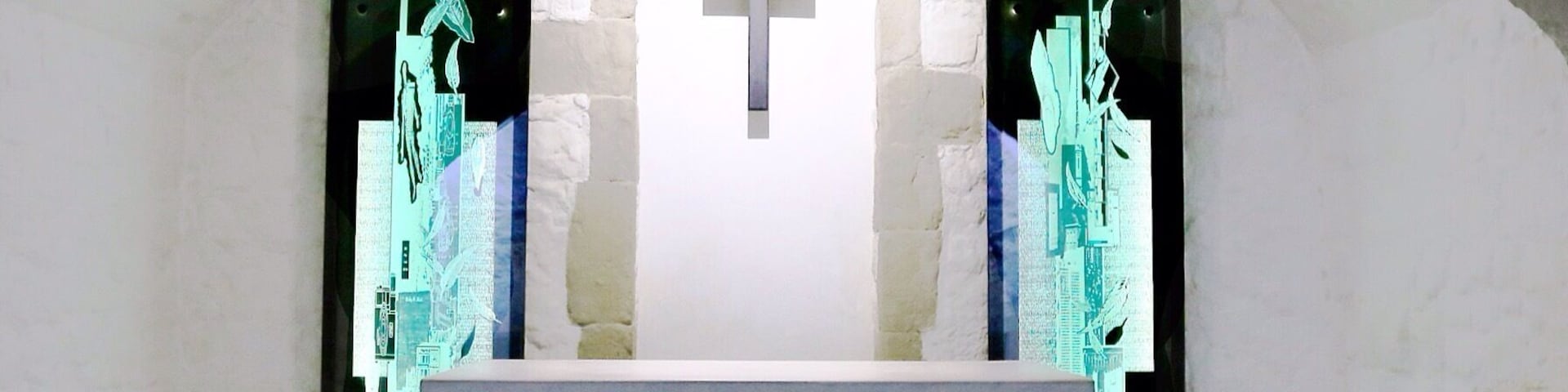 St. Bride's Church on Fleet Street in London is tucked away in the medieval area of Blackfriars. The church is home to a medieval crypt whose c. 500 AD walls you can still see, and best of all, the Lady Chapel. This chapel is from the medieval period, redone after the First World War. A wonderful, peaceful setting to center yourself. #architecture #london #church #history #medieval