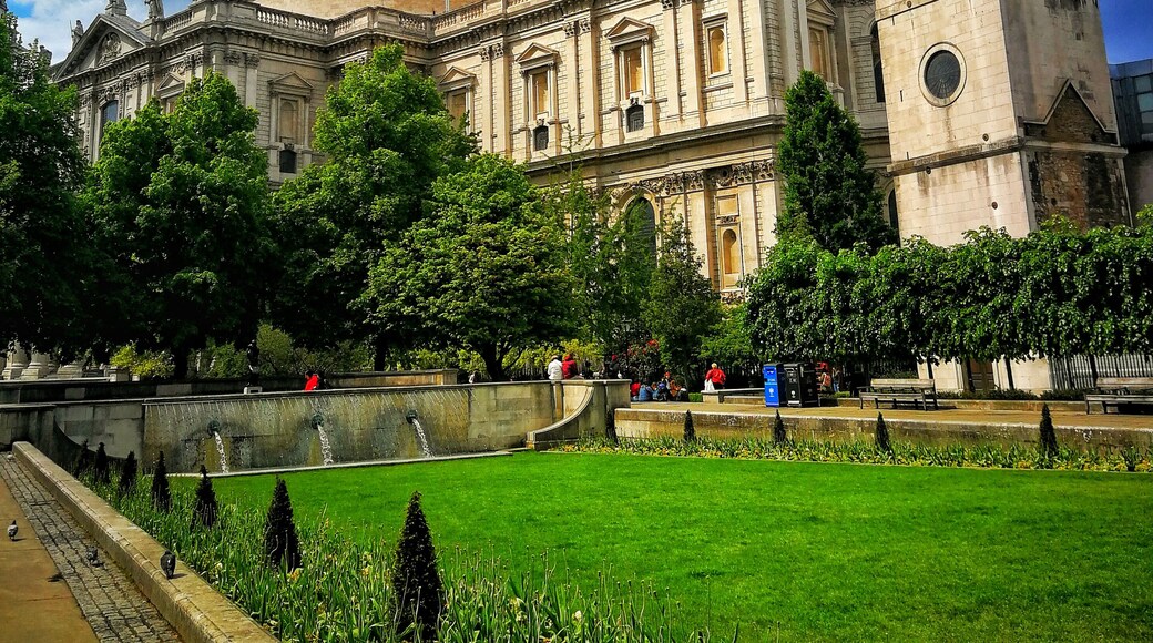 St Paul's Cathedral.
Been there so many times and I am always impressed by this place. Garden, architecture... Amazing ❤️