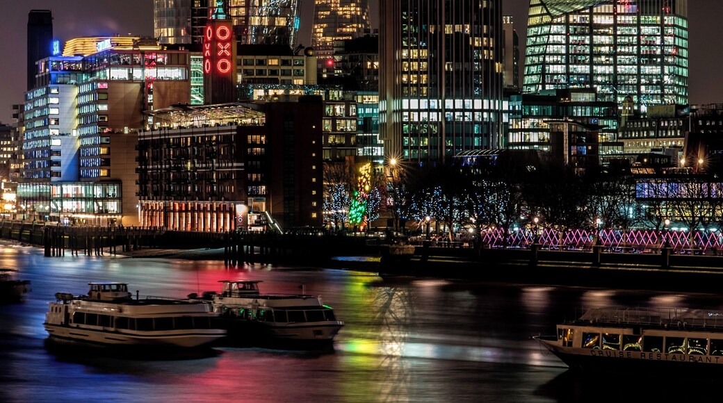 Stood actually on the Bridge, a bit busy with all the people walking by, but doable.
Shot whilst Lumiere London 2018 was on.