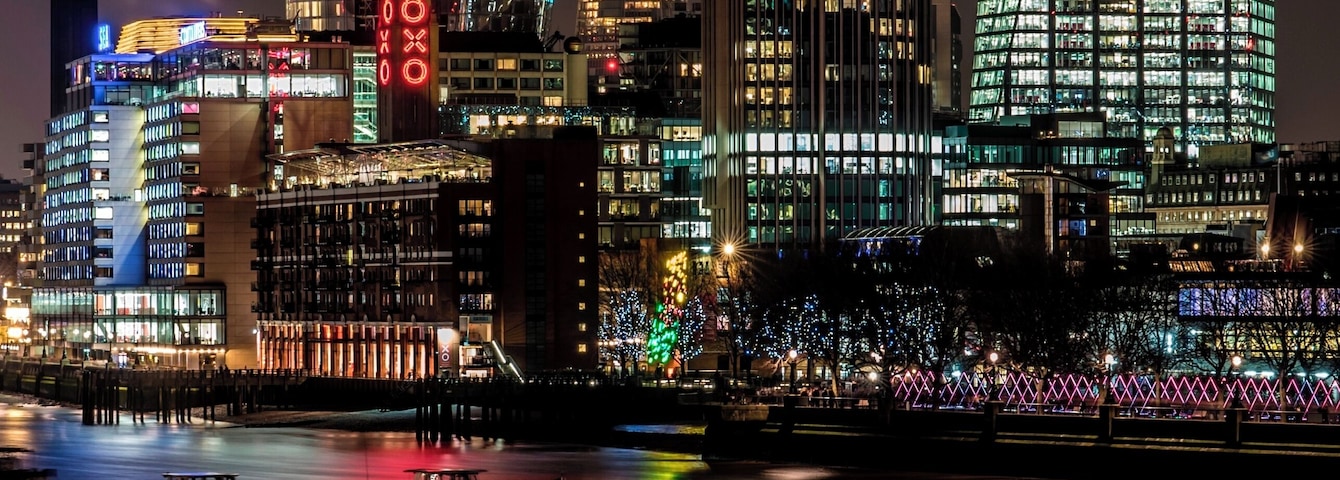 Stood actually on the Bridge, a bit busy with all the people walking by, but doable.
Shot whilst Lumiere London 2018 was on.