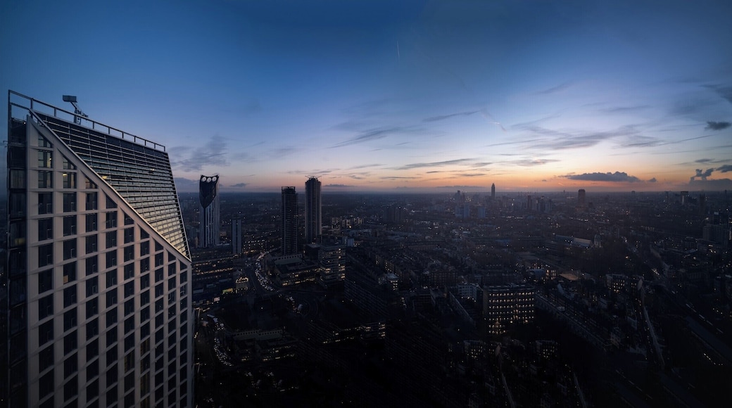 Great buzzing area of south London where so many new skyscrapers are popping up!
#UrbanJungle #BvSquad #Lodon #Drone #aboveitall