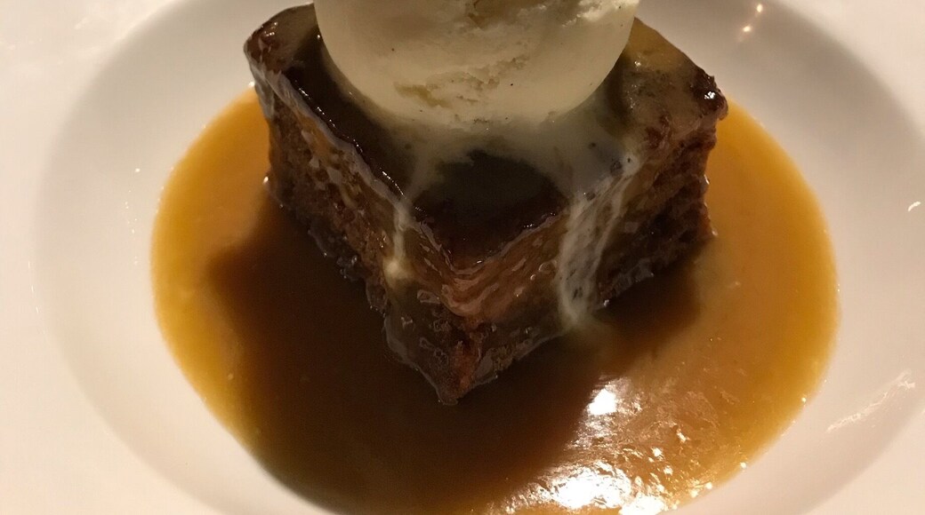 CAUTION: MASSIVE PLEASURE WEAPON !!!
In France we have a long tradition of mocking english cuisine especially the desserts and I must admit that I had always been rather puzzled to see the English praising such dull a pastry as pudding.
But that, that was before I discovered the Sticky Toffee Pudding prepared by the infernal cooks of The Captain Cook Pub at Fulham, London!
I deliberately say infernal cooks because I really could damn myself for eternity for such a delightful dessert!
I’m lucky to live 575 miles away from the Captain Cook otherwise I could develop a fatal addiction to this treat! 😉
God save The Captain Cook and its sticky toffee pudding! 🇬🇧🇫🇷
#GoodEats