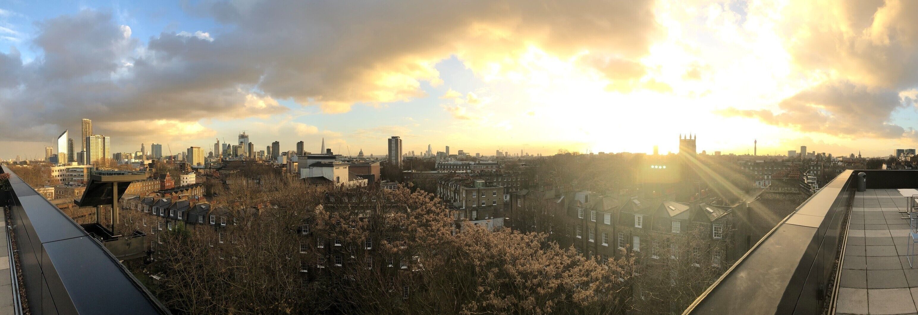 The start of a winter sunset at our very own Angel Building in London! #lifeatexpedia  #urbanjungle