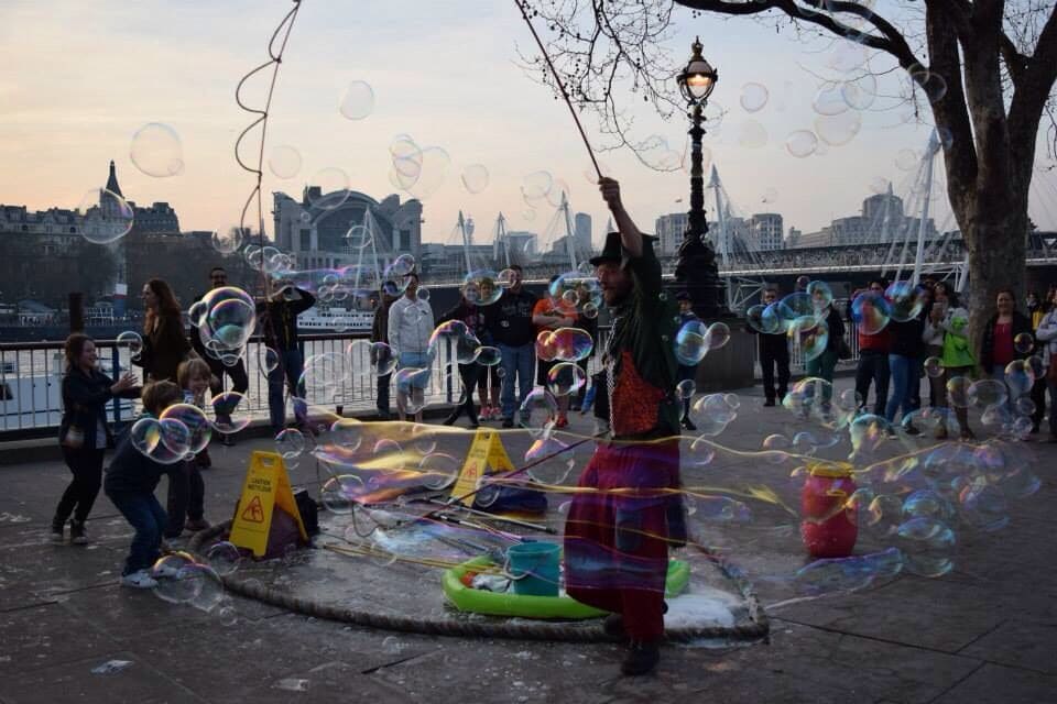 Bubbly afternoon along River Thames