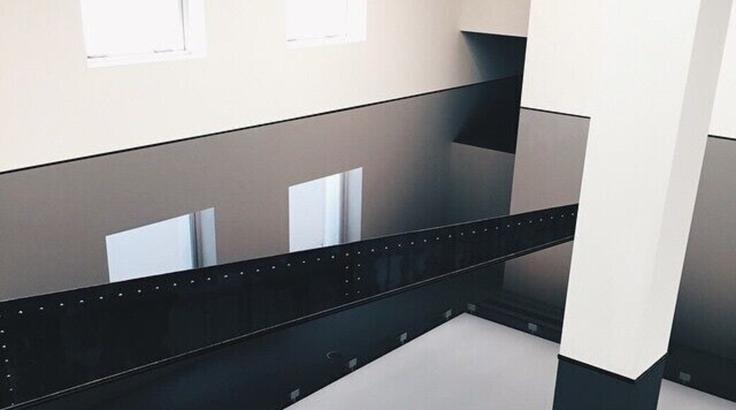 I love the smell in here 🔲 #RichardWilson #saatchi #monochrome #art #oil #VSCOcam