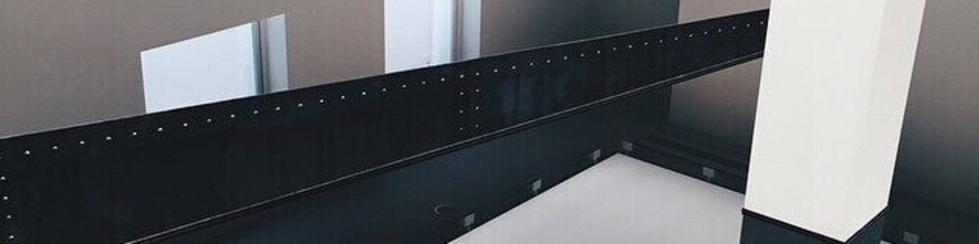 I love the smell in here 🔲 #RichardWilson #saatchi #monochrome #art #oil #VSCOcam