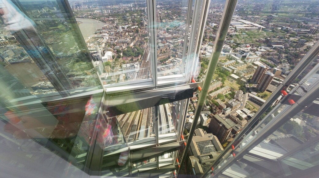 August 2014
With its huge glass panels spanning many metres high, the Shard is as impressive from inside as it is from the exterior.
The viewing platform commands some amazing views and these panels add to the experience of being there.