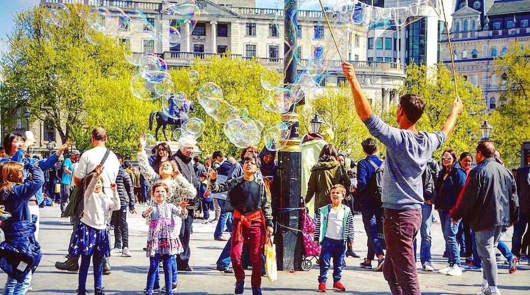 ...Bubbles for travel to Asia. A young traveller bringing smiles to the kids' faces with Bubbles. All tips he's making goes toward getting him to Asia. Just one of the stories on the streets of London.