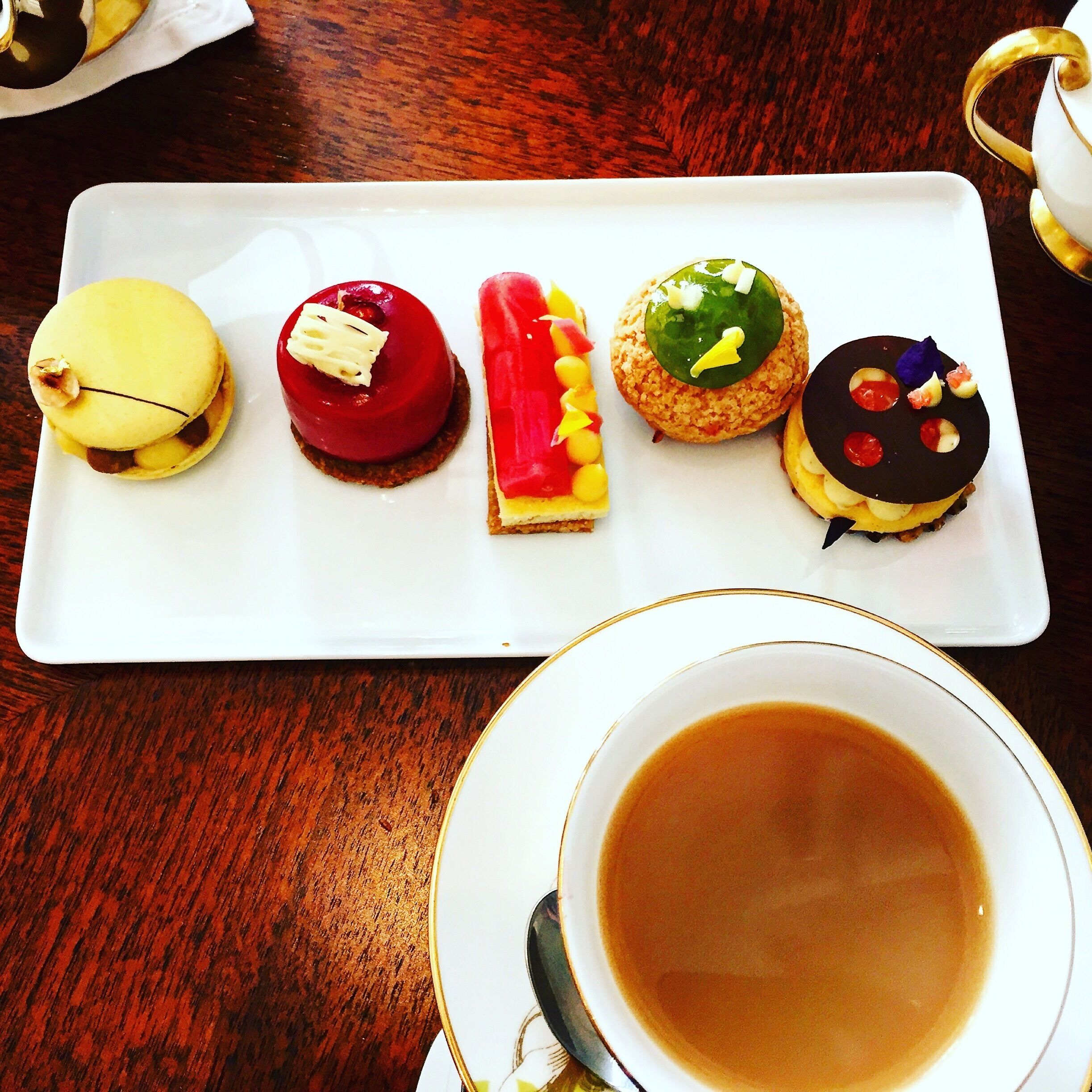 Delicious afternoon tea...and unlimited refills! 

I wrote a post about my experience on my blog
www.emmagrace.co.uk
Check it out!

#afternoontea #hotel #delicious #cool #foodiefinds