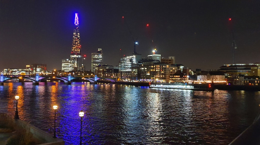 London's lights and The Shard
#London #UnitedKingdom
#LondonUK