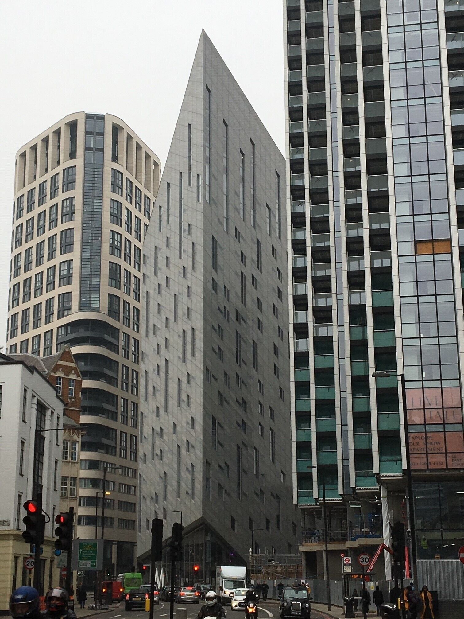 I love this building for it's perspective and eye-trickery.
#Perspectives #urbanjungle #lifeatexpedia