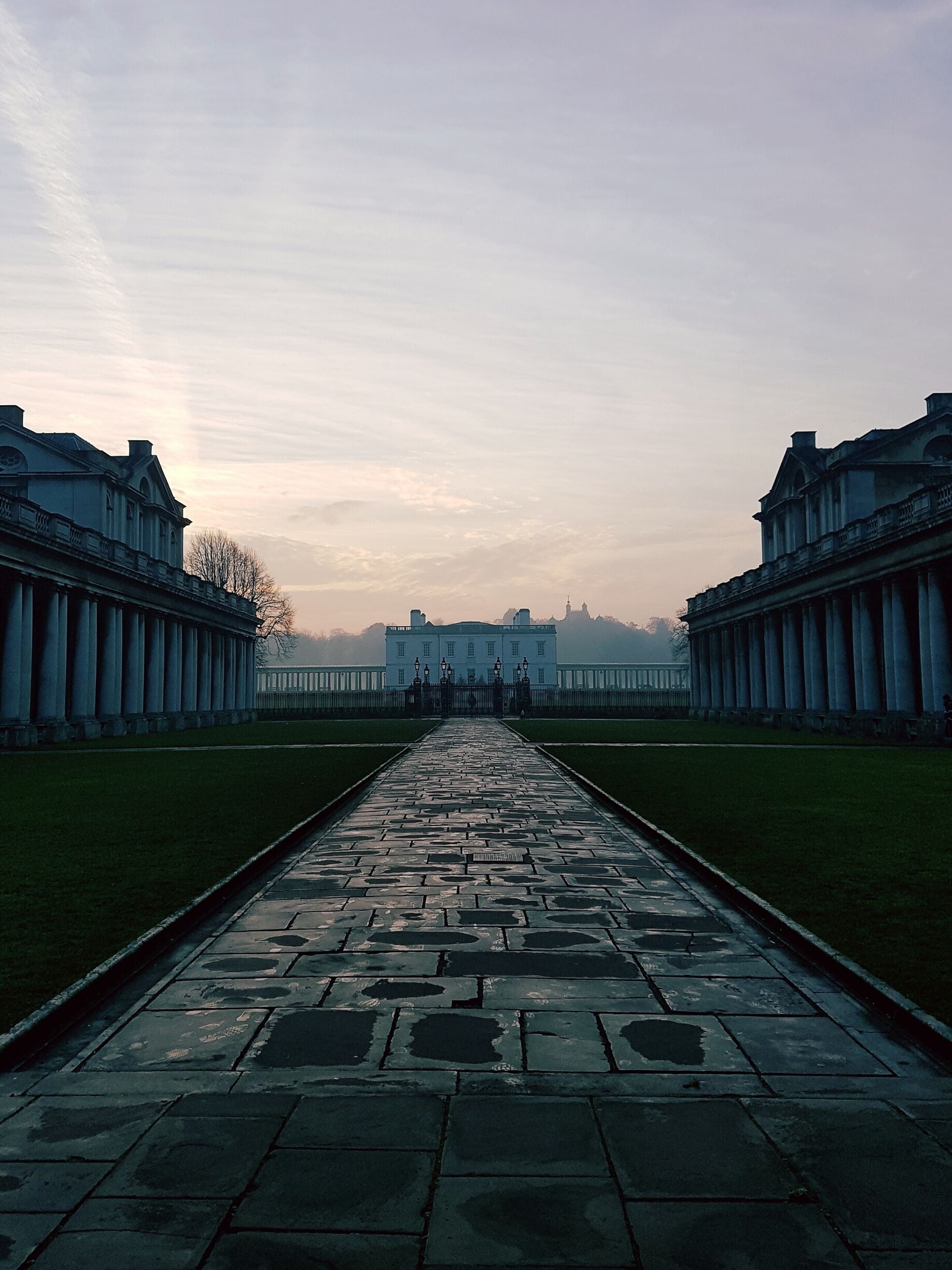 Along the morning commute on a cold winter's day. 💙  Greenwich!❄  #merch #lifeatexpedia