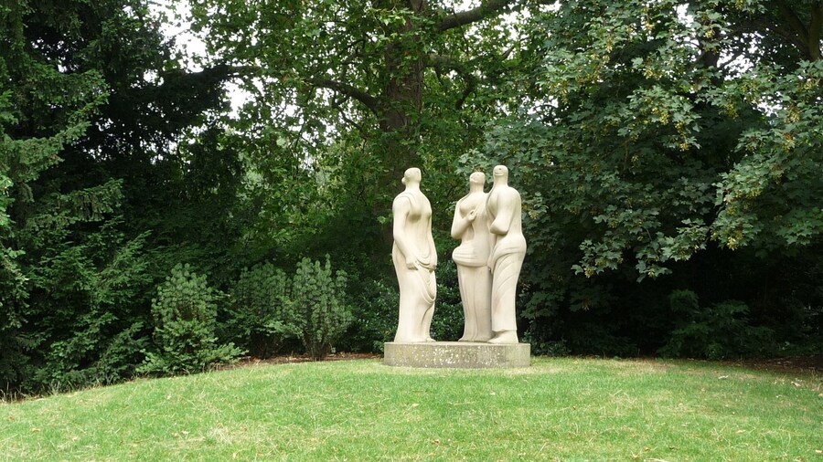 #sculpture #henrymoore in Battersea Park in #London