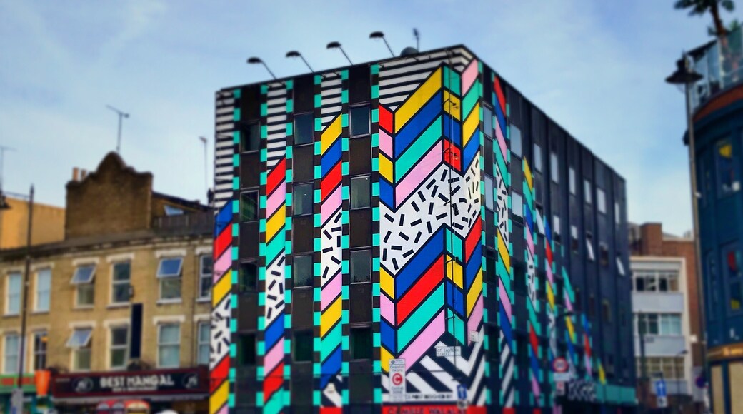 This is the Dream Come True Building designed by artist Camille Walala - such an amazing piece of art, and loads of original pieces really made this building (and her shop!) stand out to me. #lifeatexpedia #retailtherapy