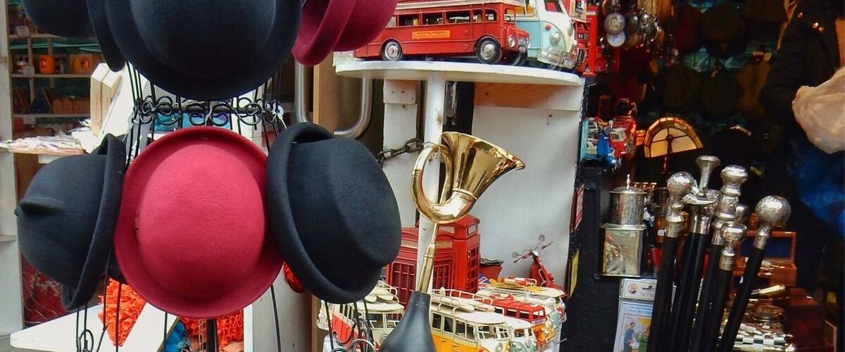 Everything a good market should be, picturesque location with easy access, interesting and historic buildings, ecliptic clothes and goods for sale and really great food. #market