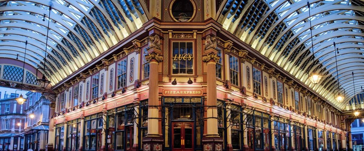 I've been here a few times and it's been rammed with those inconvenient human beings going about their business haha, so very early on a Bank Holiday while it was chucking it down with rain outside seemed the perfect opportunity for some alone time :-)