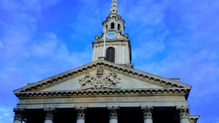 A stroll through Trafalgar Square