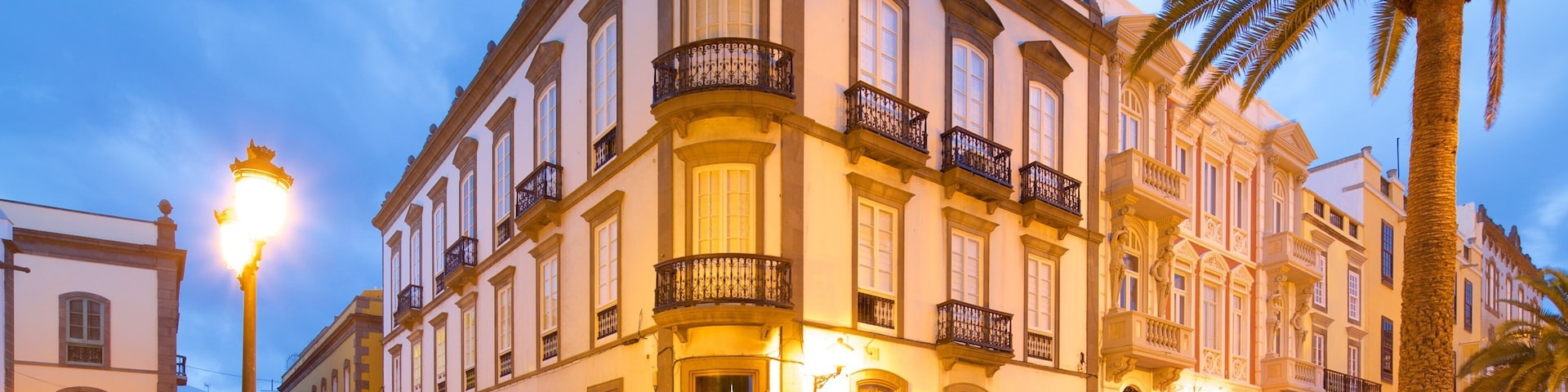 Las Palmas de Gran Canaria que incluye escenas de noche y arquitectura patrimonial