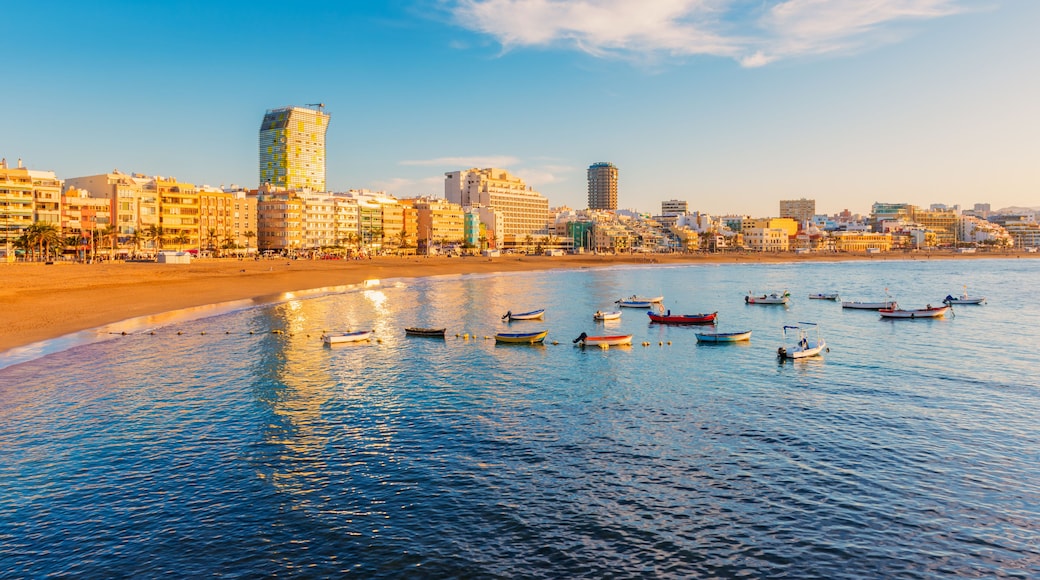 City Beach of Las Palmas, capital of Gran Canaria, Canary Islands, Spain, captured around sunset. The beach is called Playa de las Canteras.