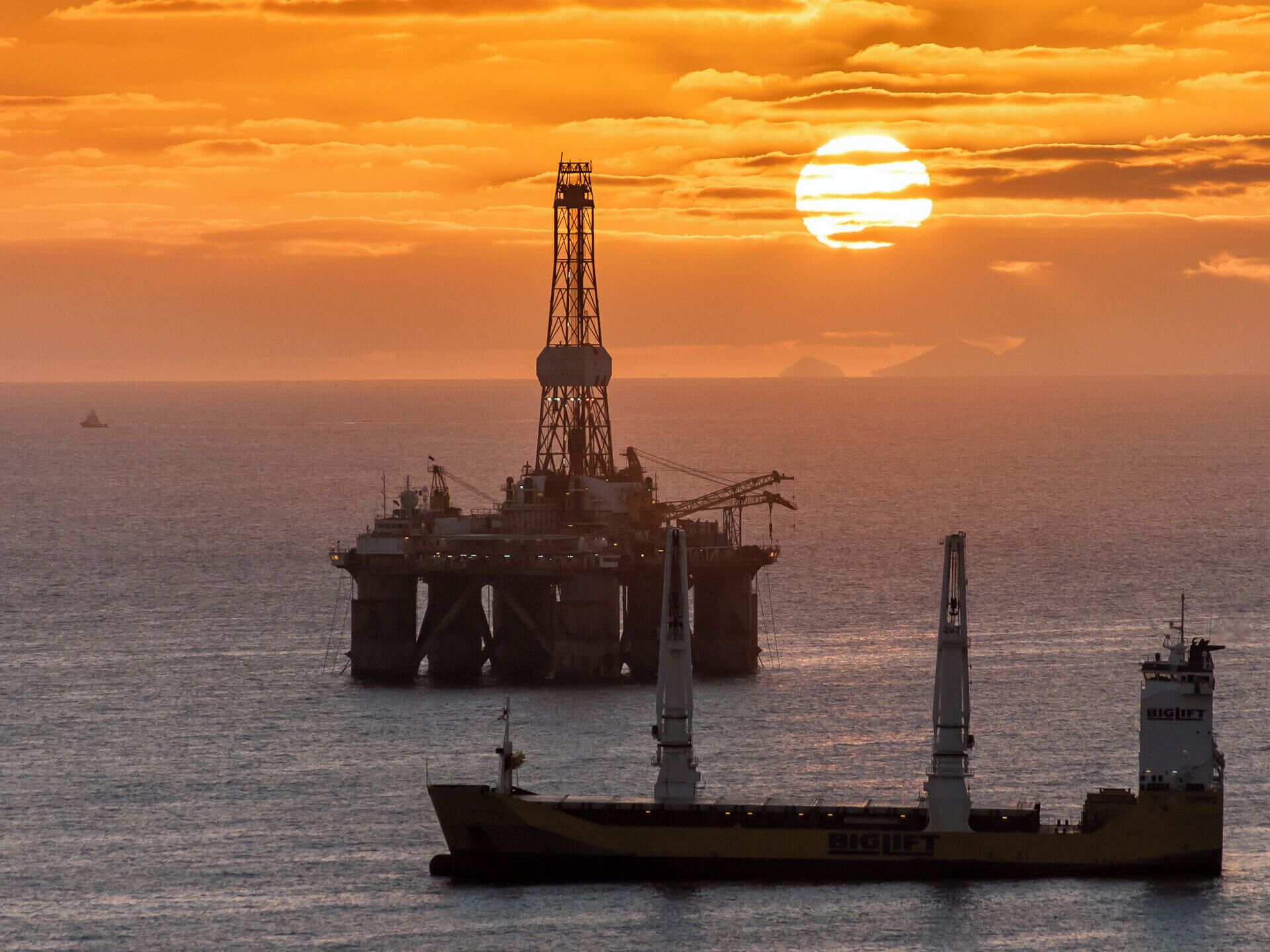 500px provided description: GSF offshore rig at sunrise with Fuerteventura in the background. Taken form Las Palmas de Gran Canaria [#sunrise ,#canarias ,#gran canaria ,#rig ,#canary islands ,#fuerteventura ,#las palmas ,#las palmas de gran canaria ,#plataforma]