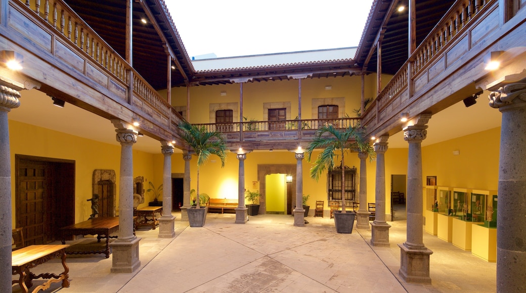 Las Palmas de Gran Canaria showing heritage architecture