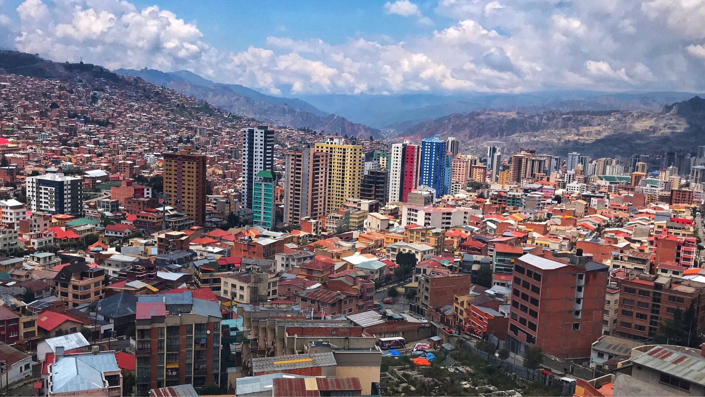 View of the city of La Paz from the Teleférico-Línea Naranja (the Orange line of the cablecar system). The best way to see the city of La Paz is to get on the Teleférico. AMAZING aerial views of the cities of La Paz and El Alto!!

#bolivia #lapaz #southamerica #teleferico #wanderlust #city