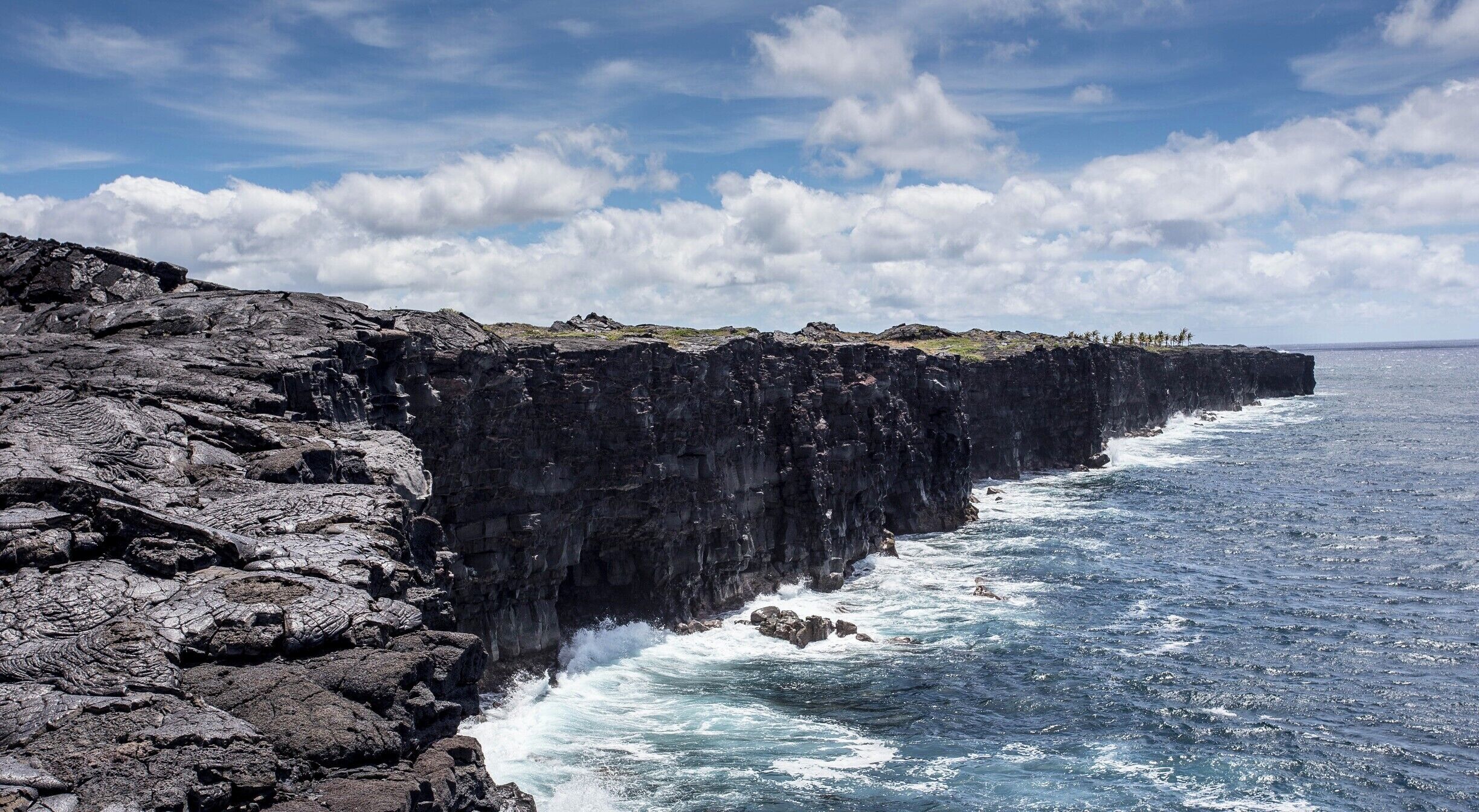 Volcanic cliffs near Holei Sea Arch in Volcanoes National Park.

#lifeatexpedia 