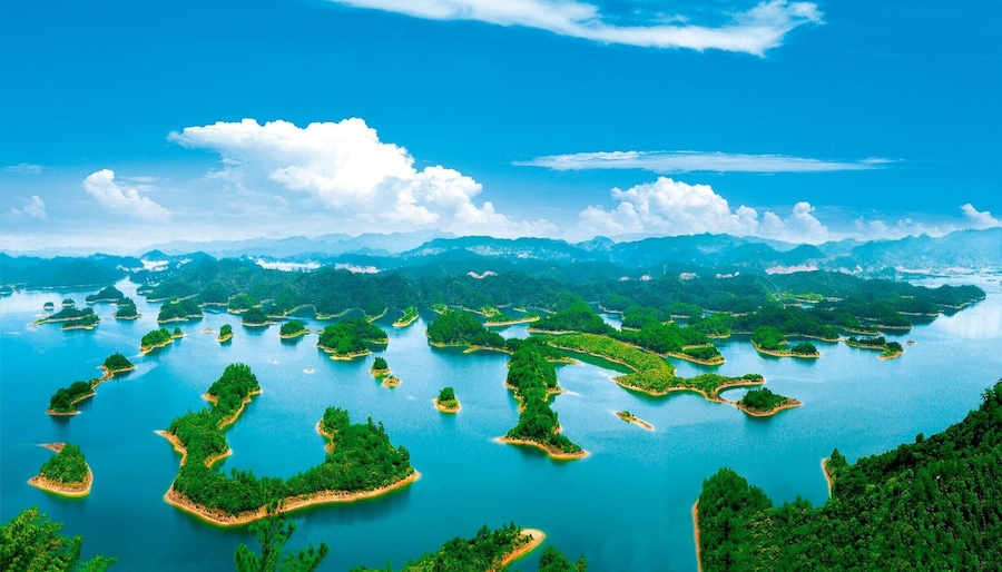 #Qiandao Lake (Thousand Island Lake ) .
千岛湖.
https://twitter.com/Beautifulgx