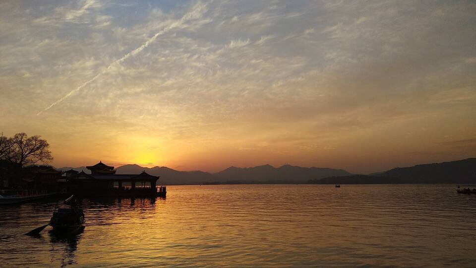 Sunset in west lake