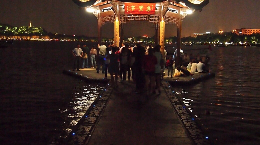 Strolling around the West Lake at night. Hangzhou's West Lake is considered one of the most romantic places in the whole of China!