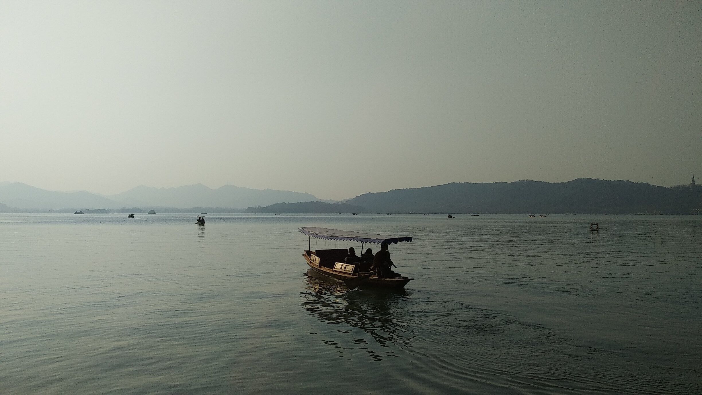Mr.Xu Xian and Ms.Bai Suzhen know together in the boat.