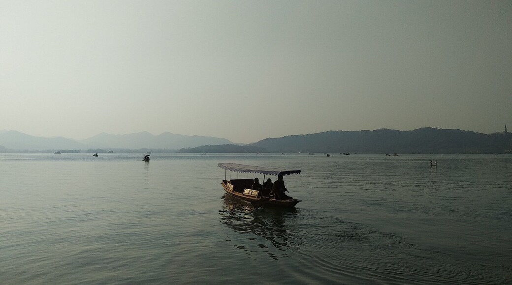 Mr.Xu Xian and Ms.Bai Suzhen know together in the boat.