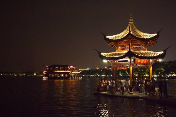 Strolling around the West Lake at night. Hangzhou's West Lake is considered one of the most romantic places in the whole of China!